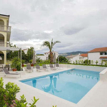 公寓 Bago 特罗吉尔