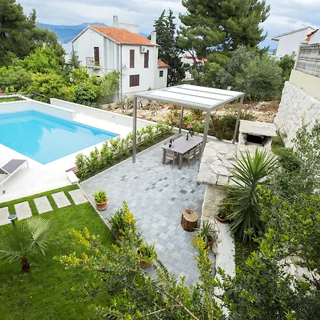 Bago * Trogir