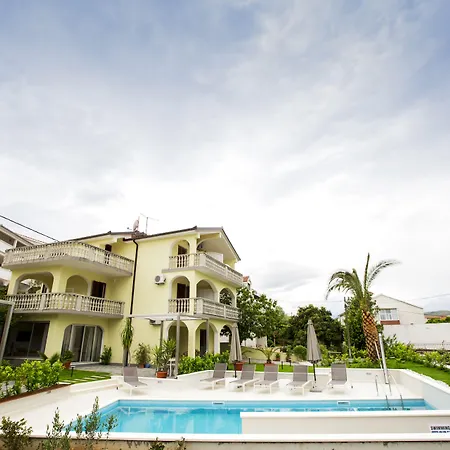 Apartment Bago